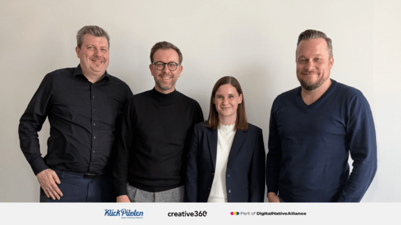 Pressebild_creative360 Kauf_v1 v.l.n.r, Stephan Sigloch (CEO, KlickPiloten), Jens Stolze (CEO, Creative360), Isabel Binninger (COO, KlickPiloten), Timo Weltner (CEO, DigitalNativeAlliance)